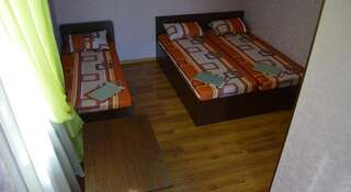 Гостиница V Aleksino Guest house Новороссийск Двухместный номер с 2 отдельными кроватями и собственной ванной комнатой-1